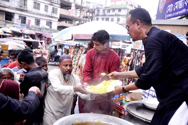 সময়ের বাতিঘর এর উদ্যোগে আহসান উল্লাহ মাস্টারের মৃতূ বার্ষিকীতে খাবার বিতরণ – Daily Gazipur Online